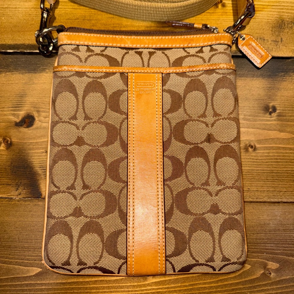Vintage Coach Signature Swingpack Crossbody‎ Bag 2005 Y2K 6016 - Picture 2 of 6